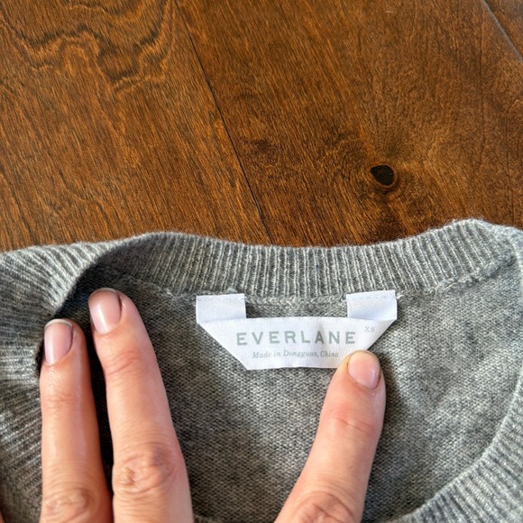 Everlane Gray 100% Cashmere Crew Neck Long Sleeve Sweater XS Classic Capsule - Picture 4 of 9